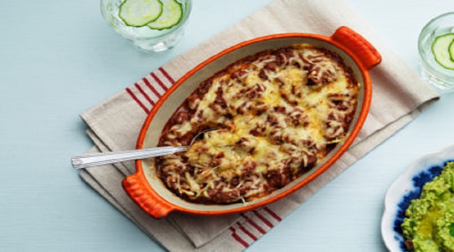 Taco-Auflauf mit Guacamole aus der Low Carb-Küche - LCHF Deutschland Taco-Auflauf mit Guacamole aus der Low Carb-Küche - LCHF Deutschland