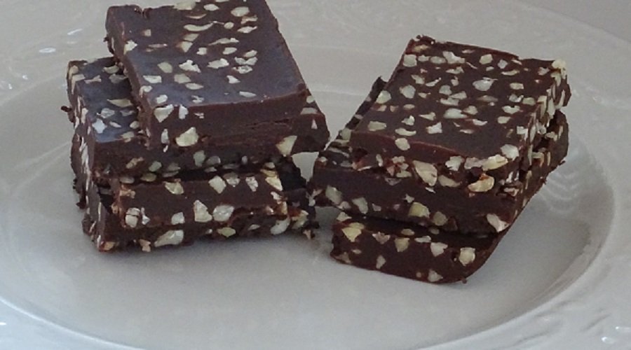 Schokoladen-Mandel-Konfekt aus der Keto-Küche - LCHF Deutschland