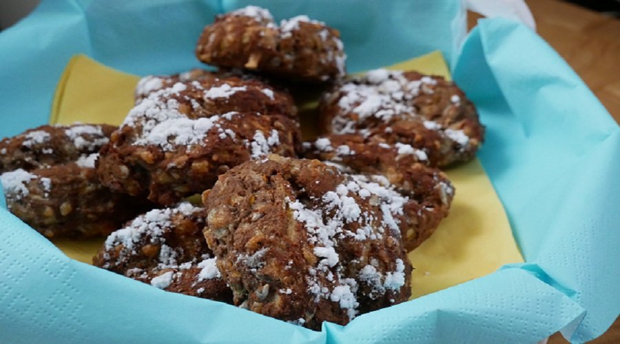 Käse-Walnuss-Zucchini-Brötchen