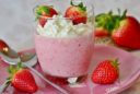 Rotwein-Erdbeer-Creme