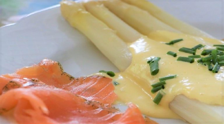 Spargel mit Sauce Hollandaise aus der Keto-Küche - LCHF Deutschland