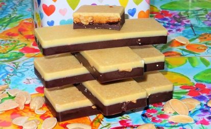 Karamellisierte Mandel-Schokoriegel