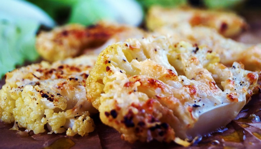 Blumenkohl-Parmesan-Küchlein - Backofenrezept - LCHF Deutschland Blumenkohl-Parmesan-Küchlein - Backofenrezept - LCHF Deutschland