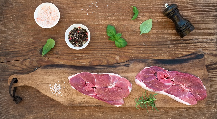 Lamm-Entrecôte mit Salat aus der LCHF-Küche - LCHF Deutschland