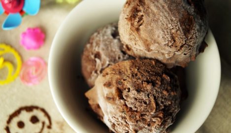 Mandel-Schokoladen-Eis