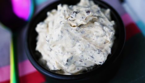 Stracciatella-Frischkäse-Creme