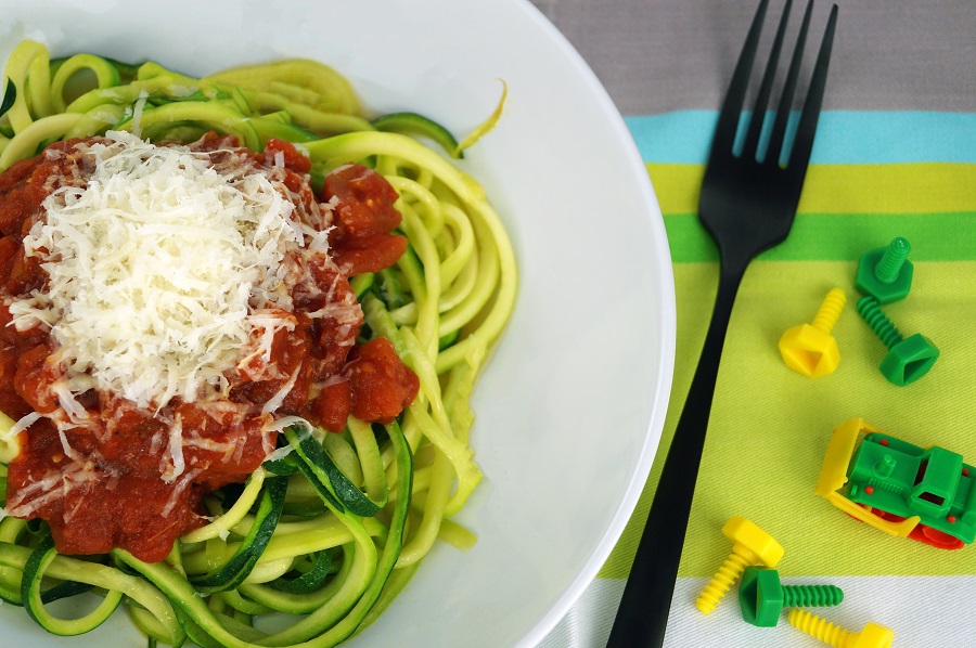Zucchini Spaghetti mit Tomatensauce