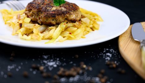 Frikadellen mit Butterweißkohl