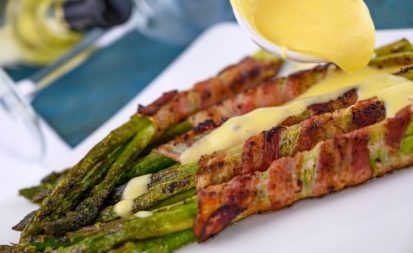 Spargel im Baconmantel mit Sauce Hollandaise