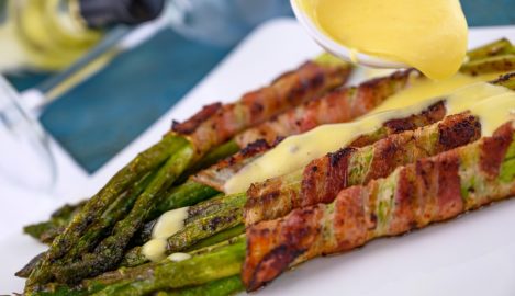 Spargel im Baconmantel mit Sauce Hollandaise