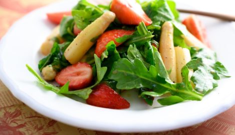 Spargelsalat-rot-grün-weiß