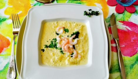 Feine Kohlrabi-Suppe mit Krabben