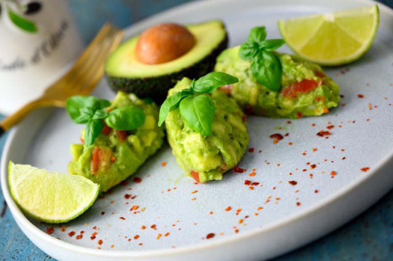 Kohlrabi-Zucchinisalat mit Lachs - LCHF Deutschland