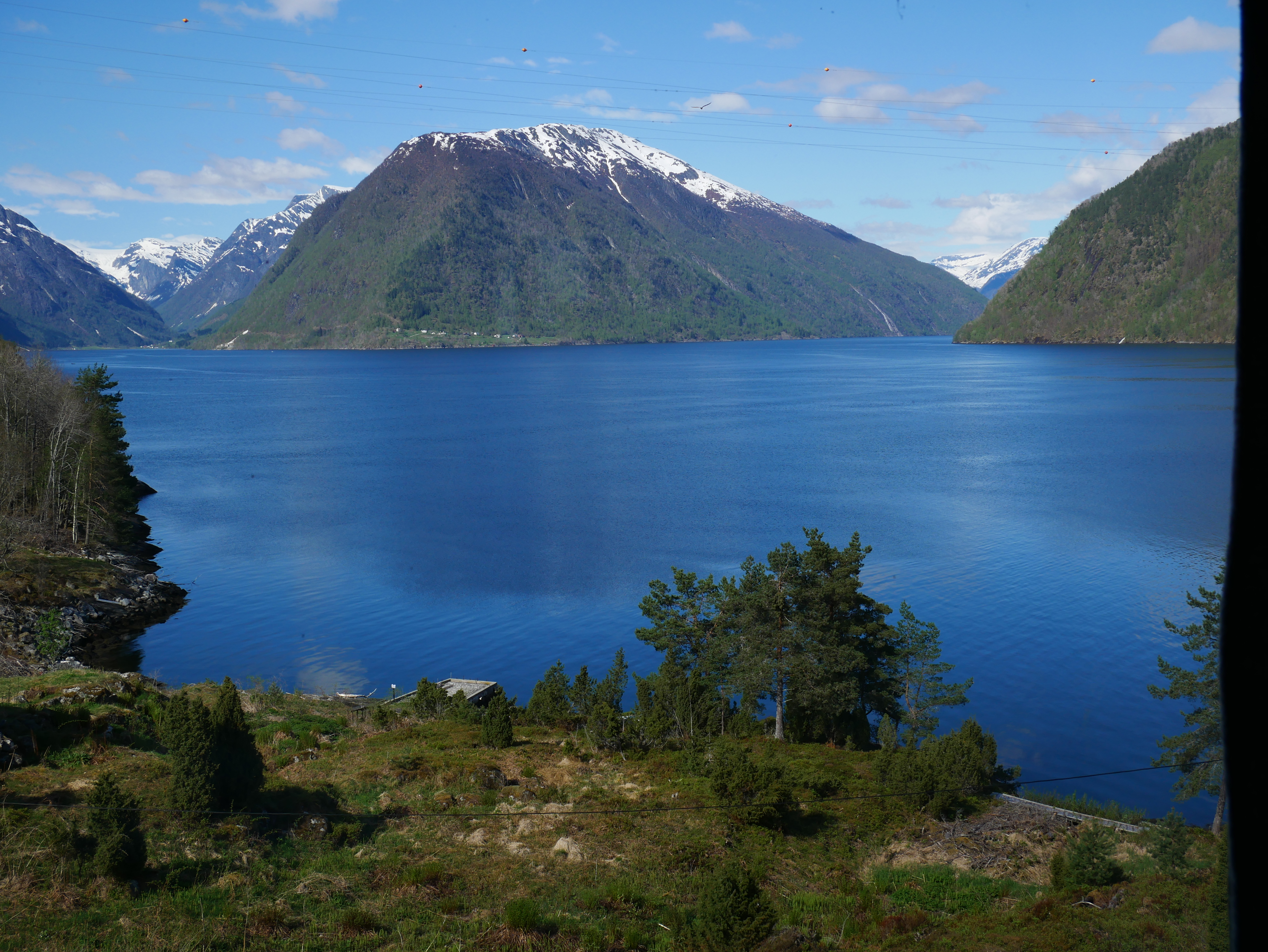 Das idyllische Aurland liegt eingebettet zwischen hohen Bergen und dem Aurlandsfjord, nur 10 Autominuten von Flåm entfernt. 