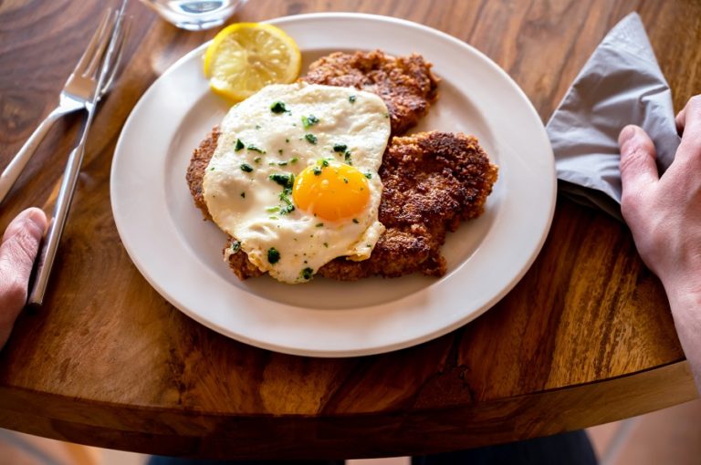 Schnitzel called &amp;quot;Krüstchen&amp;quot; - Heimatküche - LCHF Deutschland