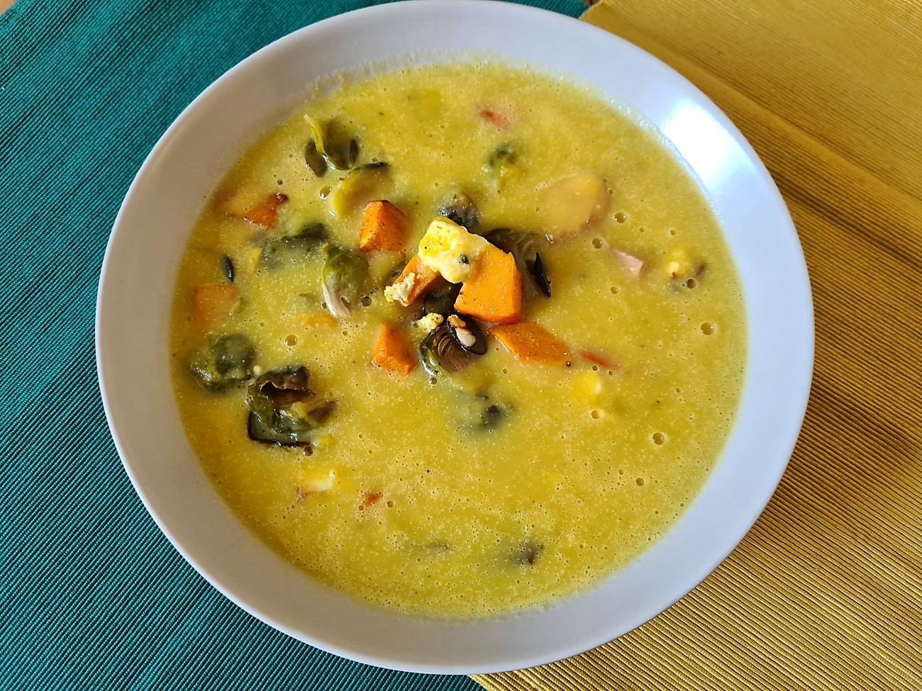 Kürbis-Kokos-Suppe mit Rosenkohl - LCHF Deutschland