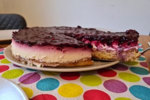 Frischkäse-Beeren-Torte - cremiger Kuchentraum