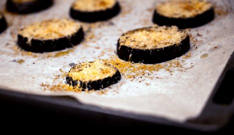Aubergine mit Parmesan und Oregano