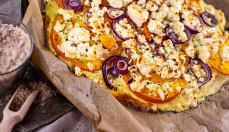 Flammkuchen mit Kürbis und Feta
