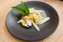 Spargelsalat mit Rhabarber-Ingwer-Vinaigrette