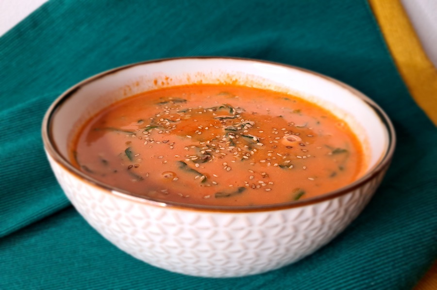 Tomaten-Kokos-Spinat-Suppe