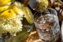 RAW-Holunderblüten-Wasser