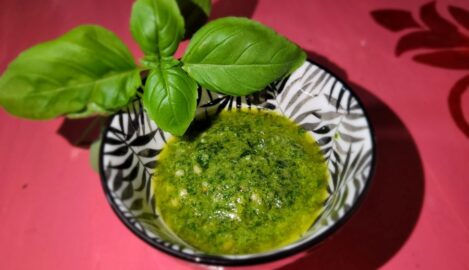 Basilikum-Pesto
