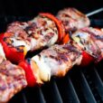 Schweinefilet-Grillspieße mit Speck, Paprika und Zwiebel