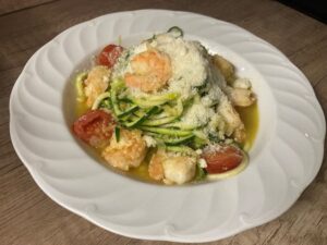 Zucchininudeln mit Garnelen - Gastrezept von Katrin Ermis