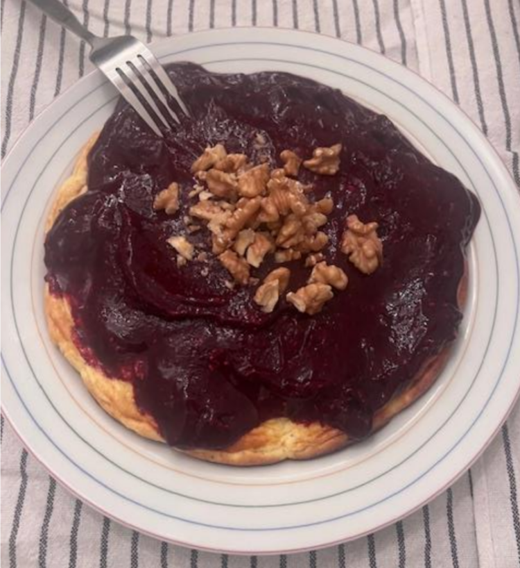 Quarkauflauf aus dem Ofen mit Beerensauce