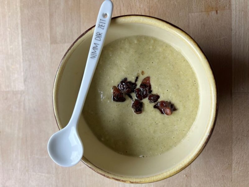 Kohlrabi-Lauch-Suppe mit Bacon