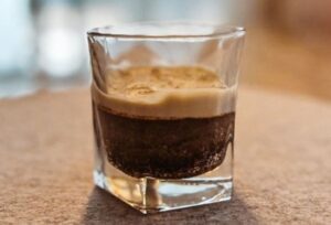 Schoko-Nuss-Dessert im Glas